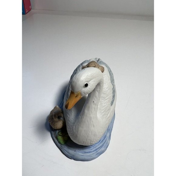 Figurine Homeco Two Swans in Set with Chicks Pond Bisque #1467 Taiwan - Picture 6 of 8